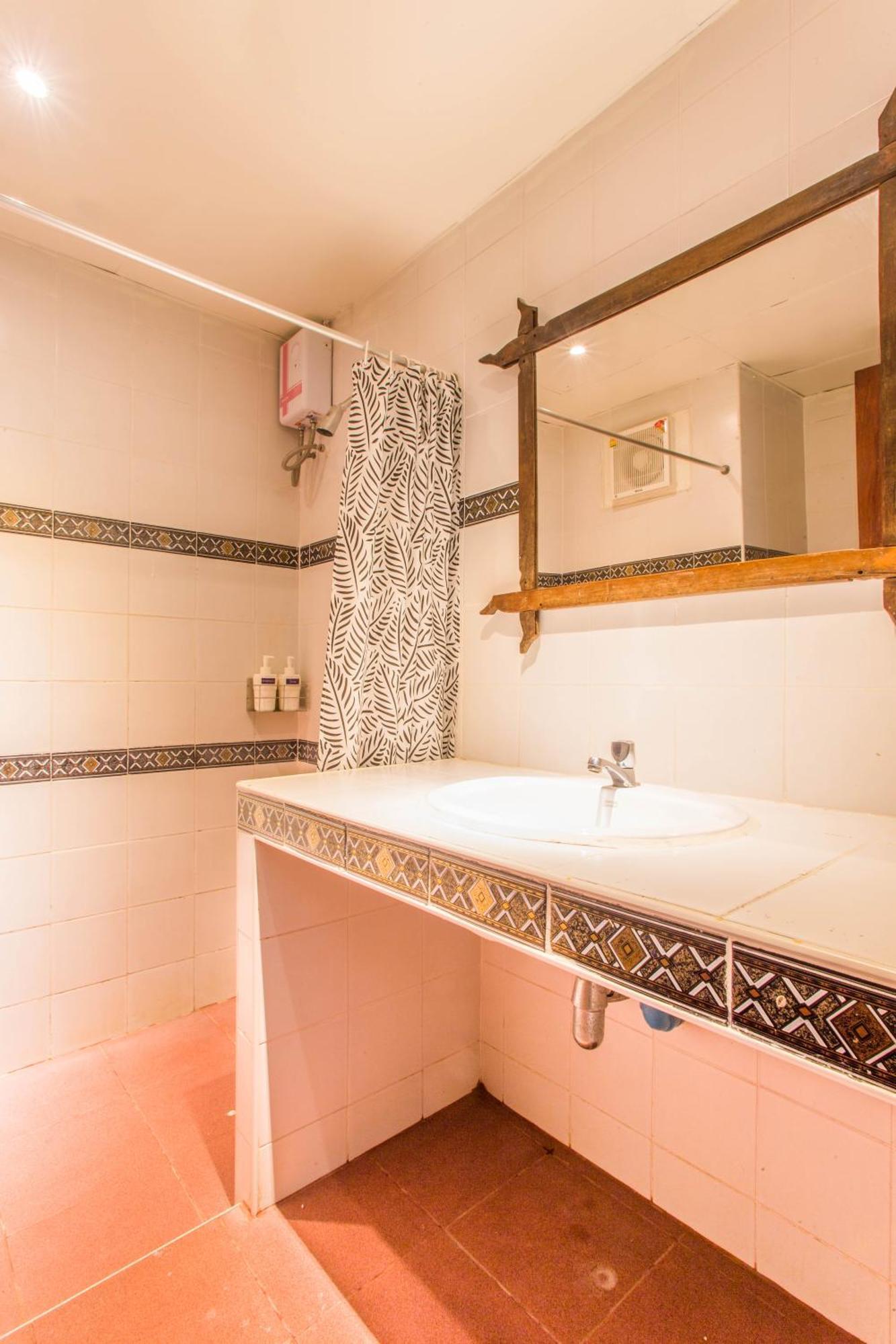 A Hotel Budget Чиангсен Экстерьер фото