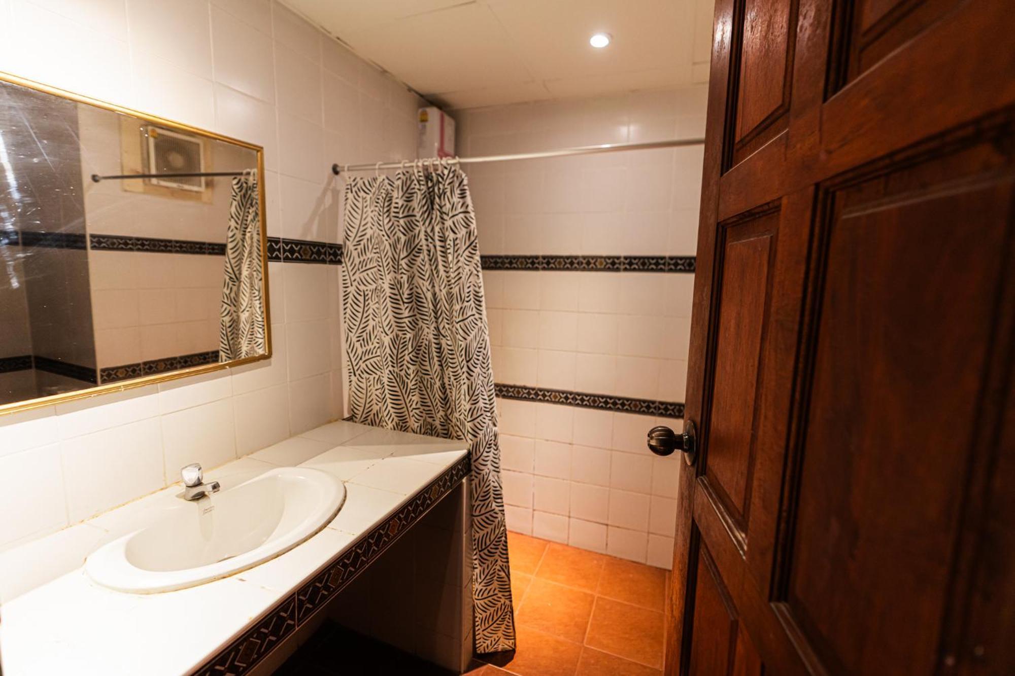 A Hotel Budget Чиангсен Экстерьер фото